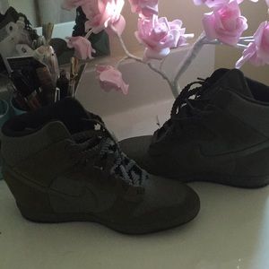Hunter Green Nike Sky Hi Essential 8.5